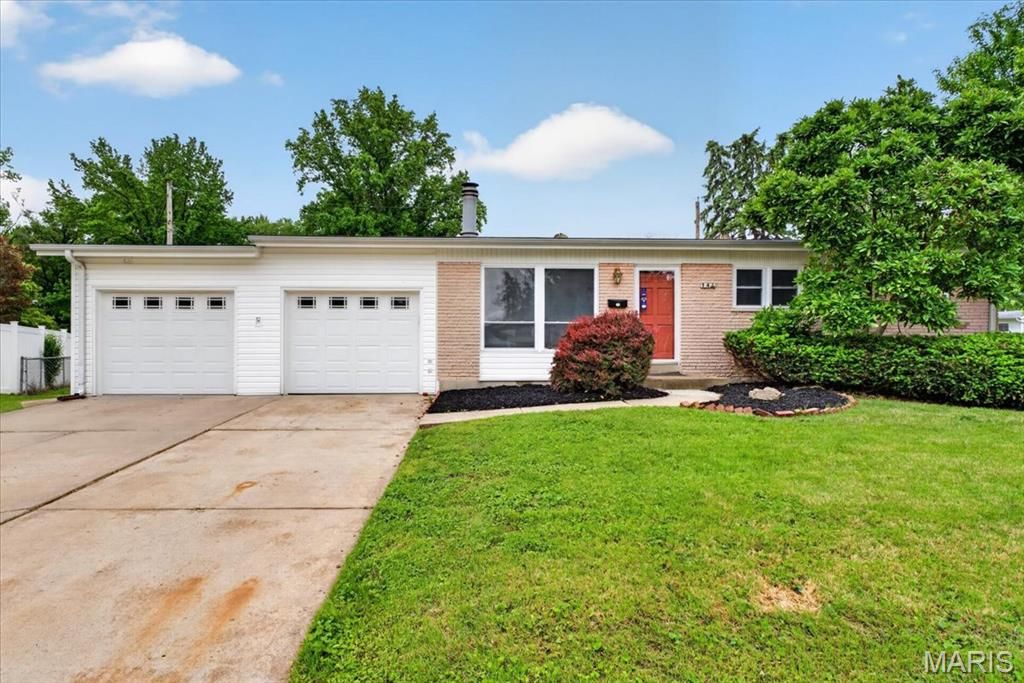 Photo of 14 Olvera Circle, Florissant, MO 63031 (MLS # 26025590)