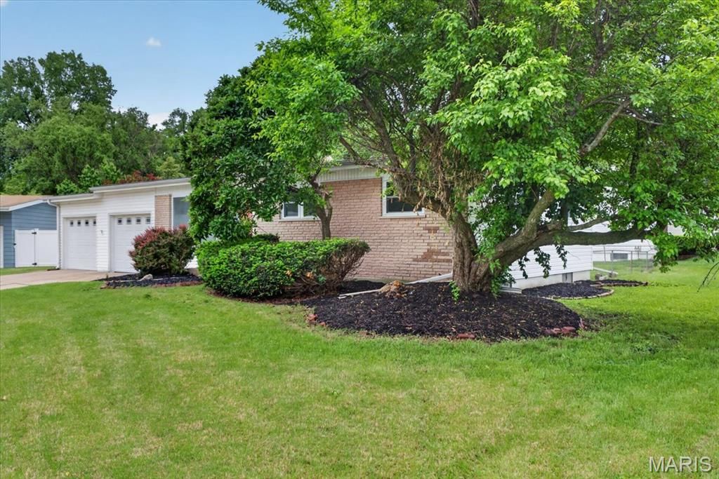 Photo of 14 Olvera Circle, Florissant, MO 63031 (MLS # 26025590)