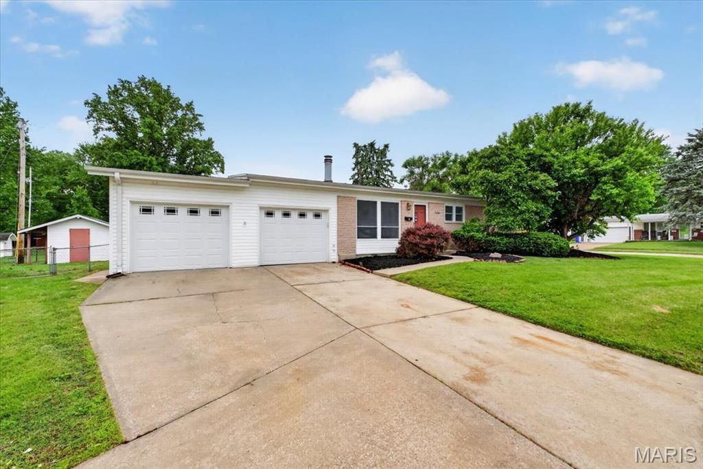Photo of 14 Olvera Circle, Florissant, MO 63031 (MLS # 26025590)