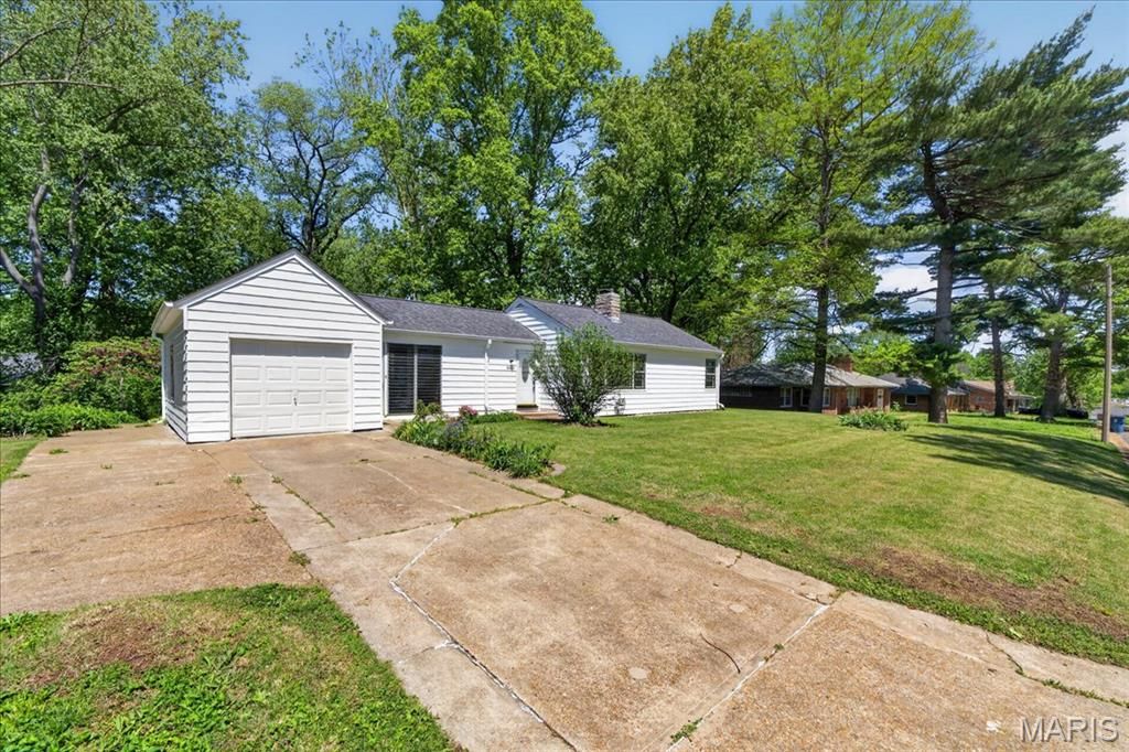 Photo of 8819 May Avenue, Jennings, MO 63136 (MLS # 26025540)