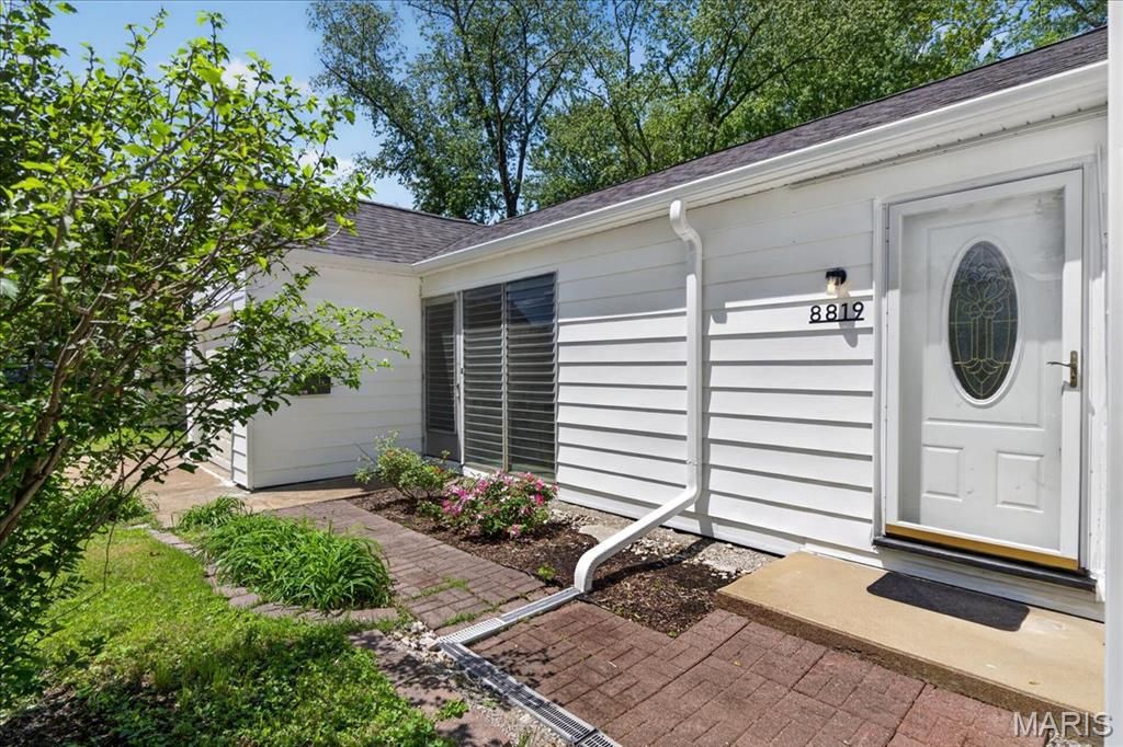 Photo of 8819 May Avenue, Jennings, MO 63136 (MLS # 26025540)