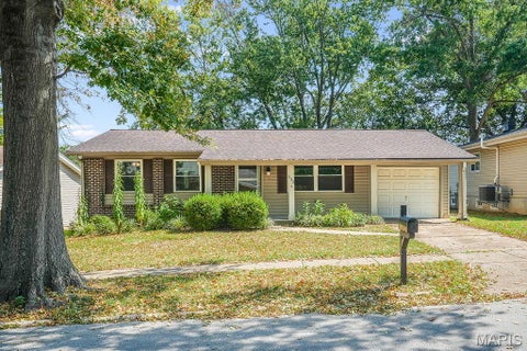 Photo of 533 Golfwood Drive, Ballwin, MO 63021 (MLS # 26059623)