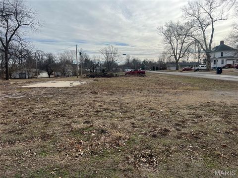 302 E Elm Street Gillespie IL 62033