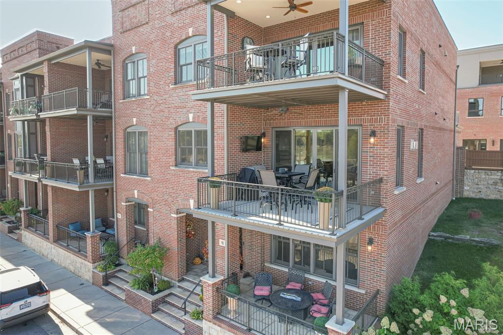 16 W Front Street