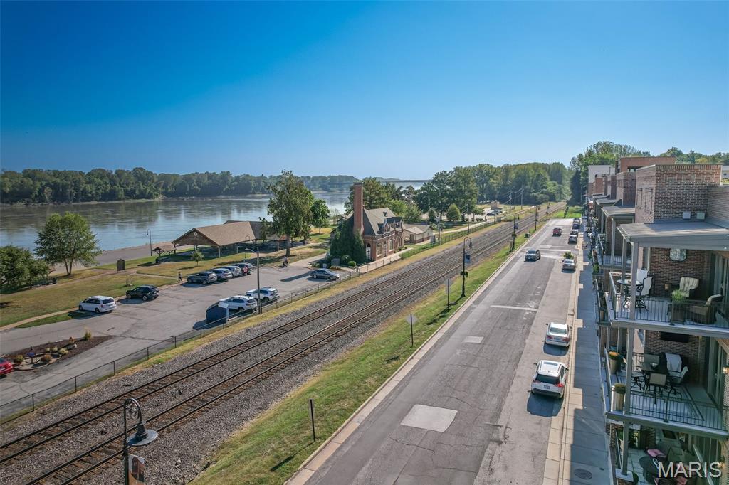 16 W Front Street