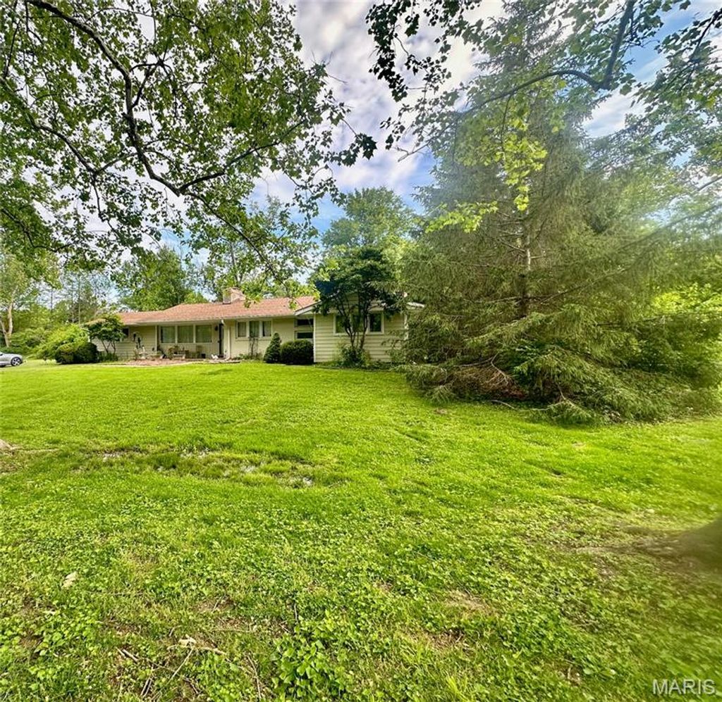 Photo of 9 Ranch Lane, St Louis, MO 63131 (MLS # 26028305)