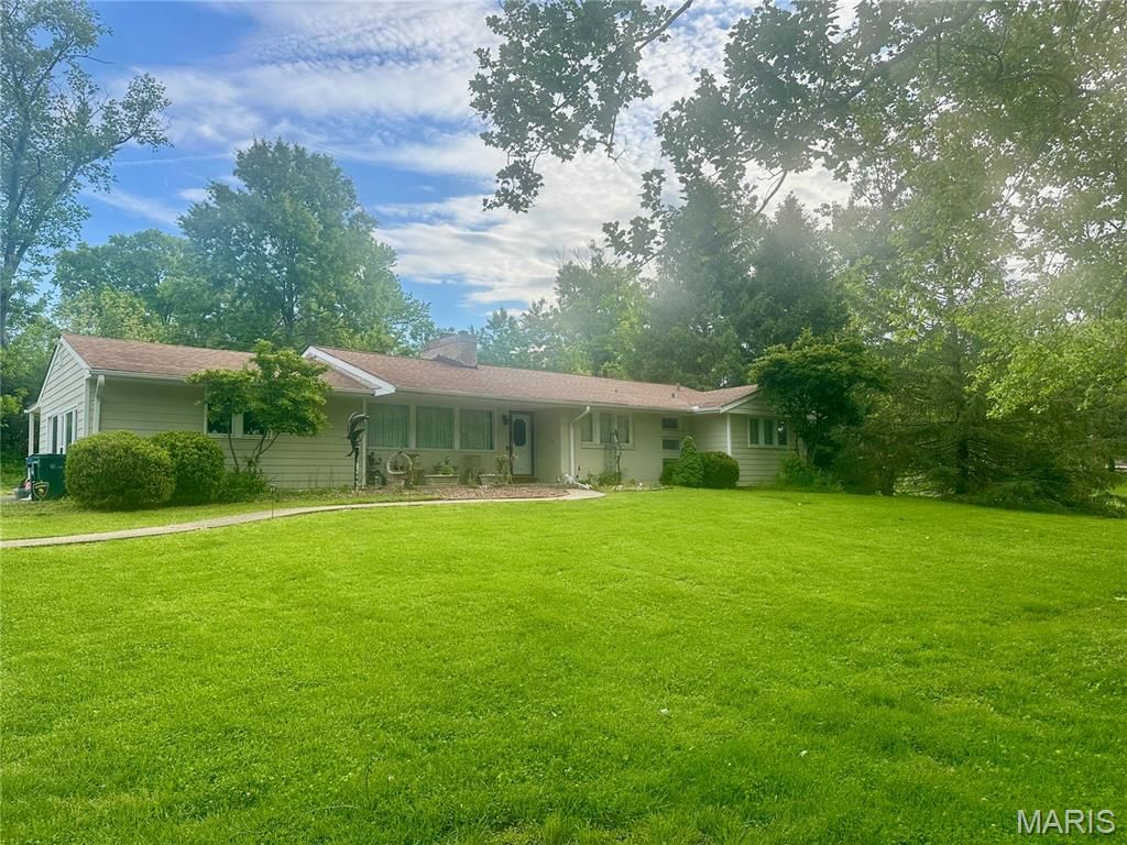 Photo of 9 Ranch Lane, St Louis, MO 63131 (MLS # 26028305)