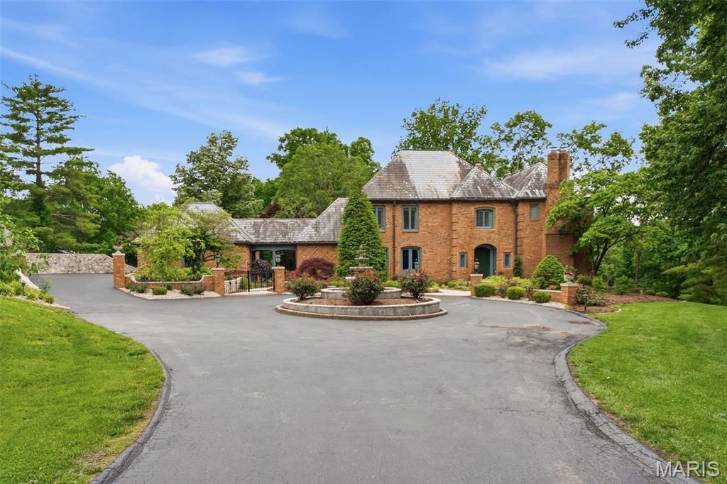 Photo of 10700 Starhill Drive, St Louis, MO 63128 (MLS # 26031948)