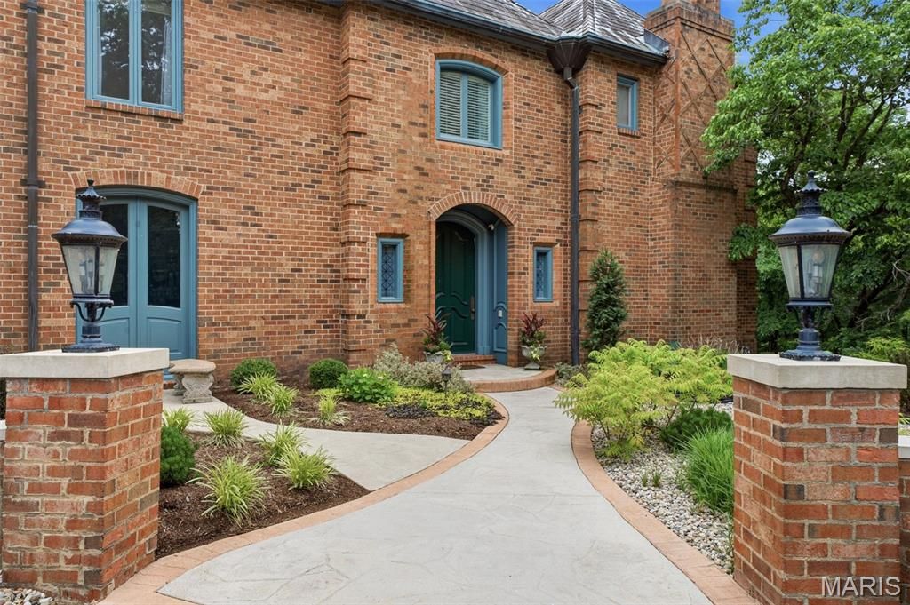 Photo of 10700 Starhill Drive, St Louis, MO 63128 (MLS # 26031948)