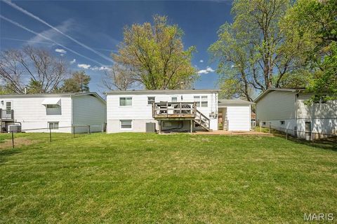 Tiny photo for 28 James Court, Ballwin, MO 63021 (MLS # 26020192)