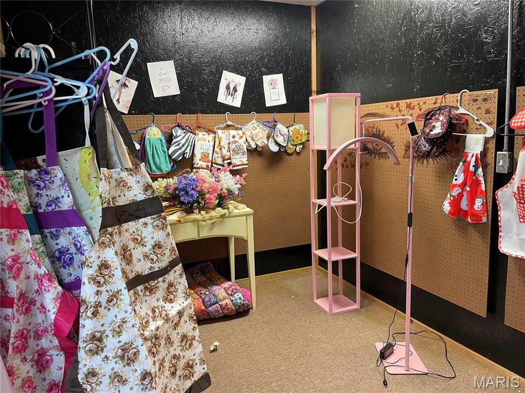 n/a - Commercial Sale