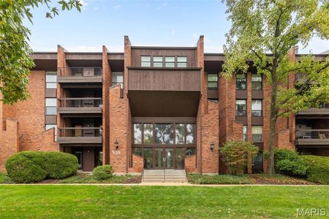 Photo of 539 Coeur De Royale Drive #408, Creve Coeur, MO 63141 (MLS # 25072408)