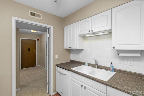 Tiny photo for 539 Coeur De Royale Drive #408, Creve Coeur, MO 63141 (MLS # 25072408)