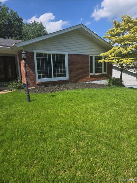 Tiny photo for 6813 Coachlight Square Court, Florissant, MO 63033 (MLS # 26042082)