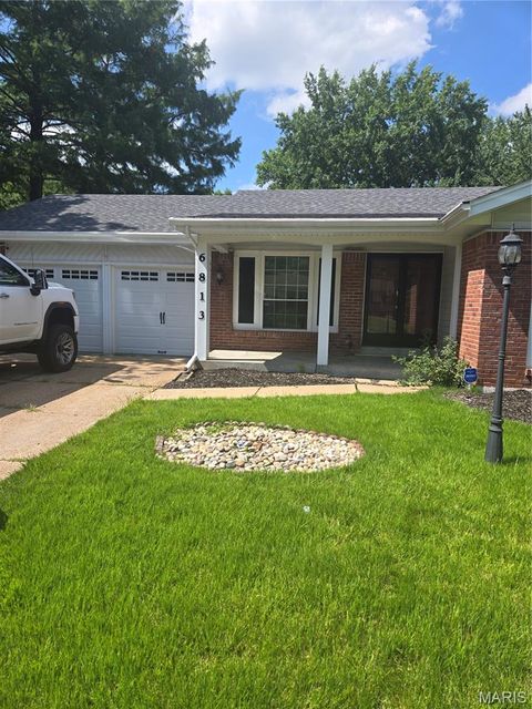 Photo of 6813 Coachlight Square Court, Florissant, MO 63033 (MLS # 26042082)