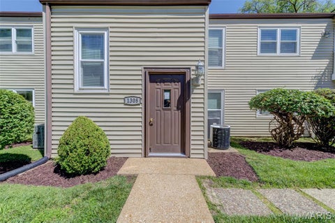 Tiny photo for 1308 Glendale Gardens Drive #A, Kirkwood, MO 63122 (MLS # 26031034)