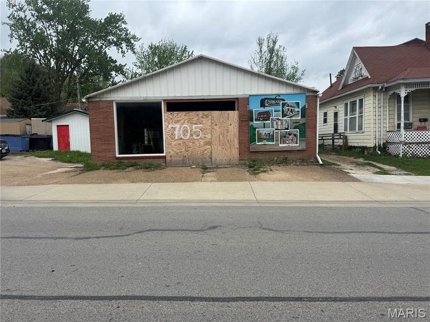 Over 1700 square feet, open concept retail space!  Great street frontage and storage (including small shed), this could be an awesome opportunity for a new business!  New front door is begin installed soon to update the space.