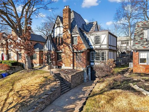 Photo of 7457 Kingsbury Boulevard, University City, MO 63130 (MLS # 25063413)