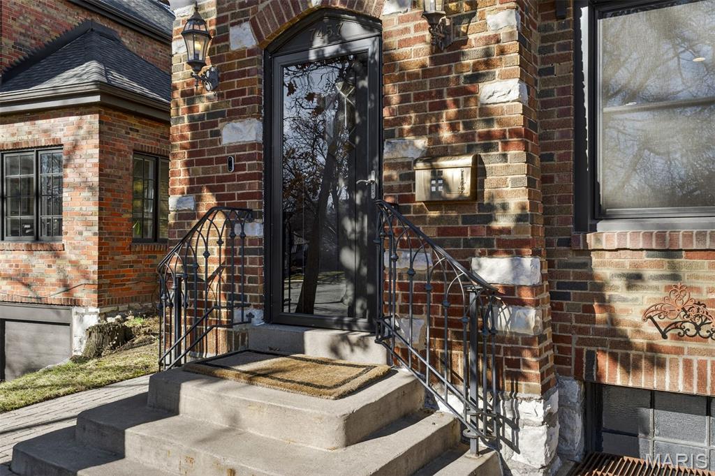 7457 Kingsbury Boulevard