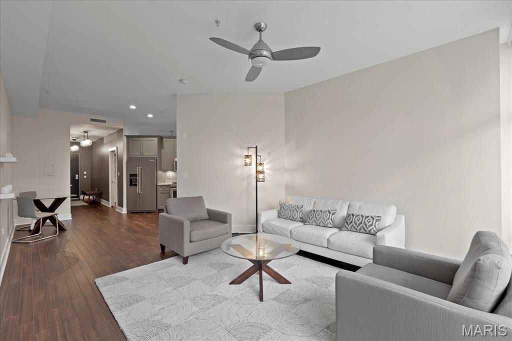 9 N Euclid Avenue 411