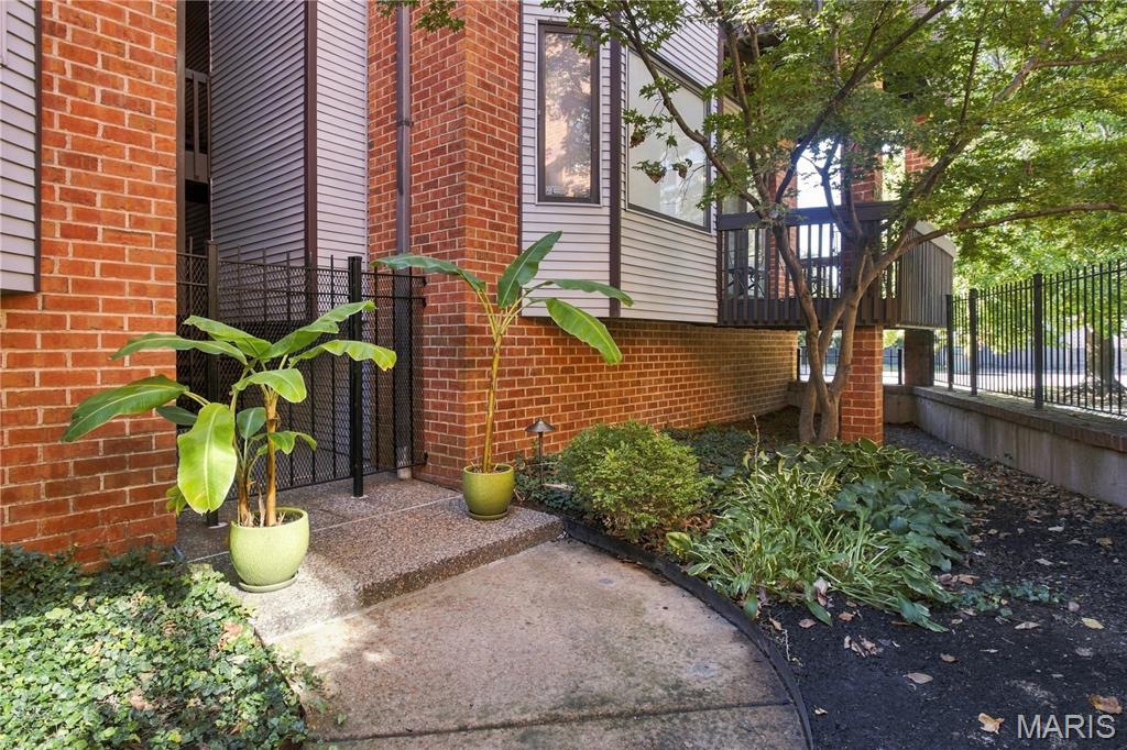 4454 Lindell Boulevard 30