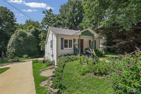Photo of 139 E Dunn Street, Edwardsville, IL 62025 (MLS # 26039916)