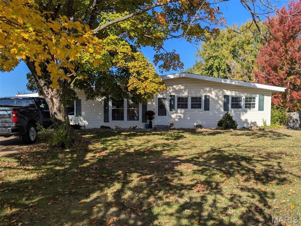 Photo of 5273 Westwood Drive, St Charles, MO 63304 (MLS # 25073515)