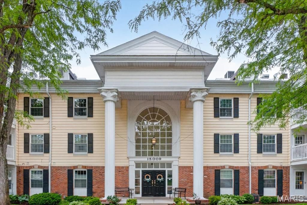 Photo of 15009 Claymoor Court #8, Chesterfield, MO 63017 (MLS # 26026638)