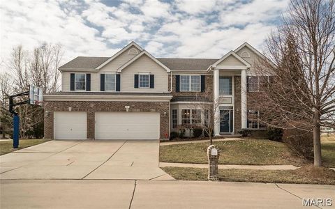 Photo of 811 Wheaton Way, Creve Coeur, MO 63141 (MLS # 25072083)