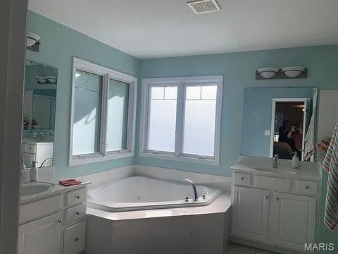 Tiny photo for 811 Wheaton Way, Creve Coeur, MO 63141 (MLS # 25072083)