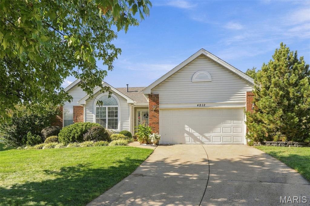 Photo of 4912 Jamestowne Ridge Court, Florissant, MO 63033 (MLS # 26067060)