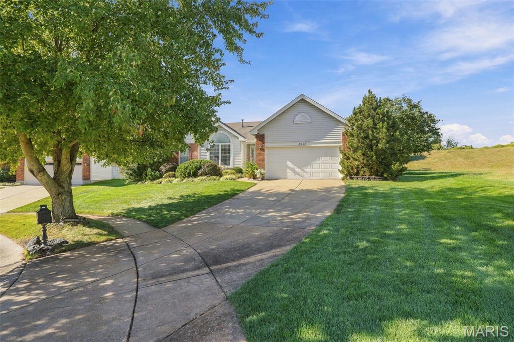 Photo of 4912 Jamestowne Ridge Court, Florissant, MO 63033 (MLS # 26067060)