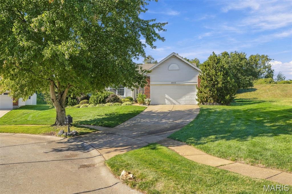 Photo of 4912 Jamestowne Ridge Court, Florissant, MO 63033 (MLS # 26067060)