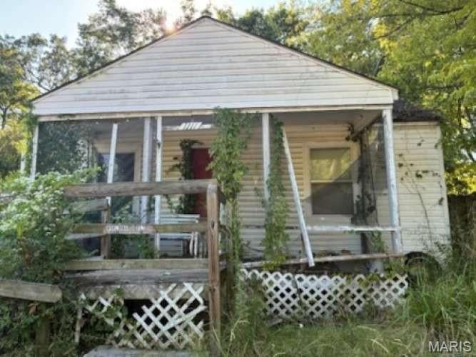 Photo of 1111 Cole Avenue, Poplar Bluff, MO 63901 (MLS # 26057305)