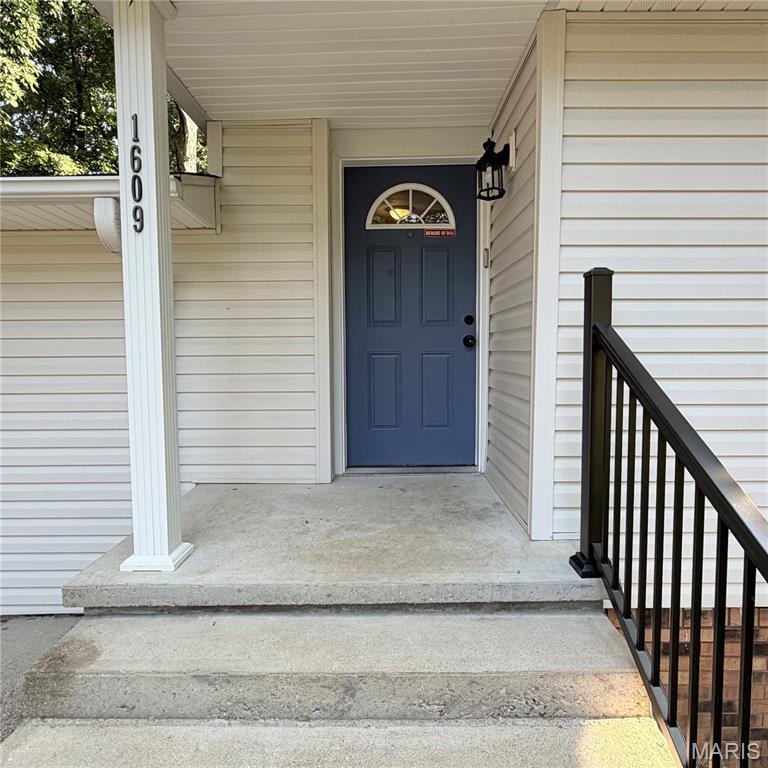 Photo of 1609 Sylvan Drive, Poplar Bluff, MO 63901 (MLS # 26052116)