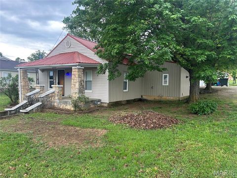 Photo of 26 Woodlawn Drive, Leadington, MO 63601 (MLS # 26022818)