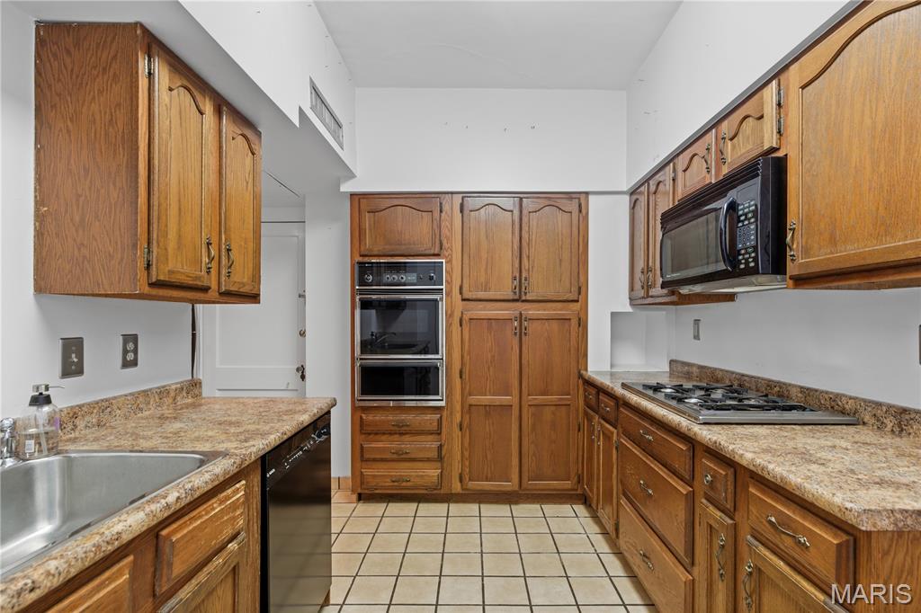 Versailles Condo - Residential