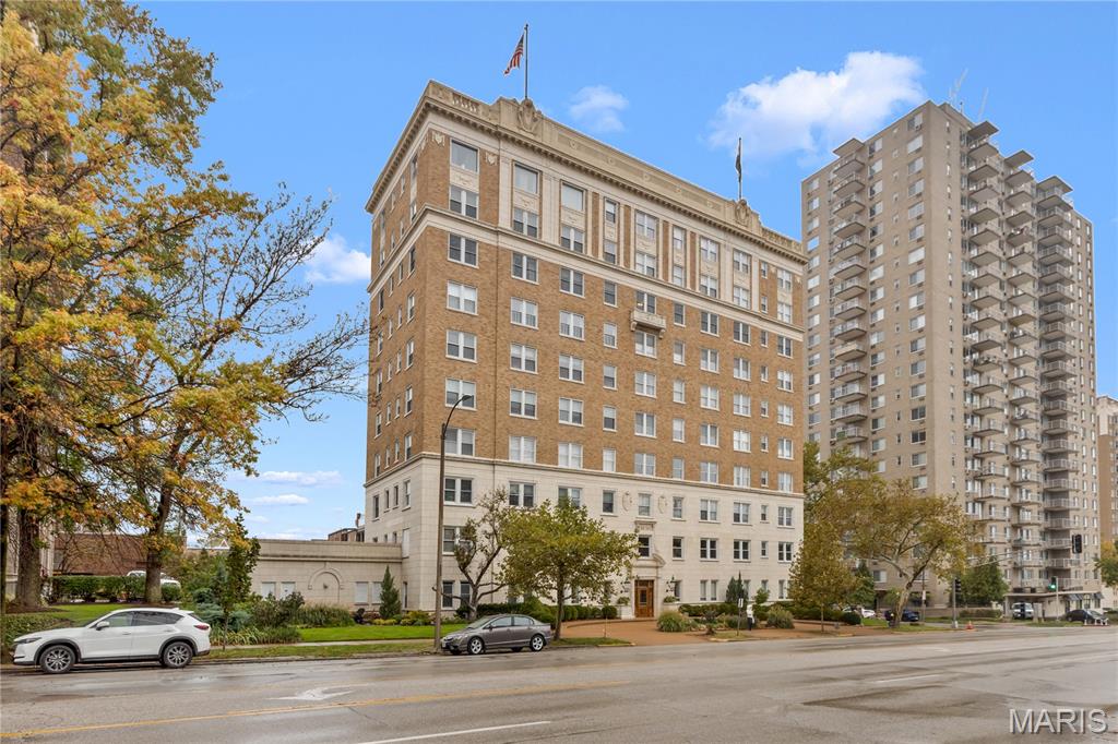 Versailles Condo - Residential