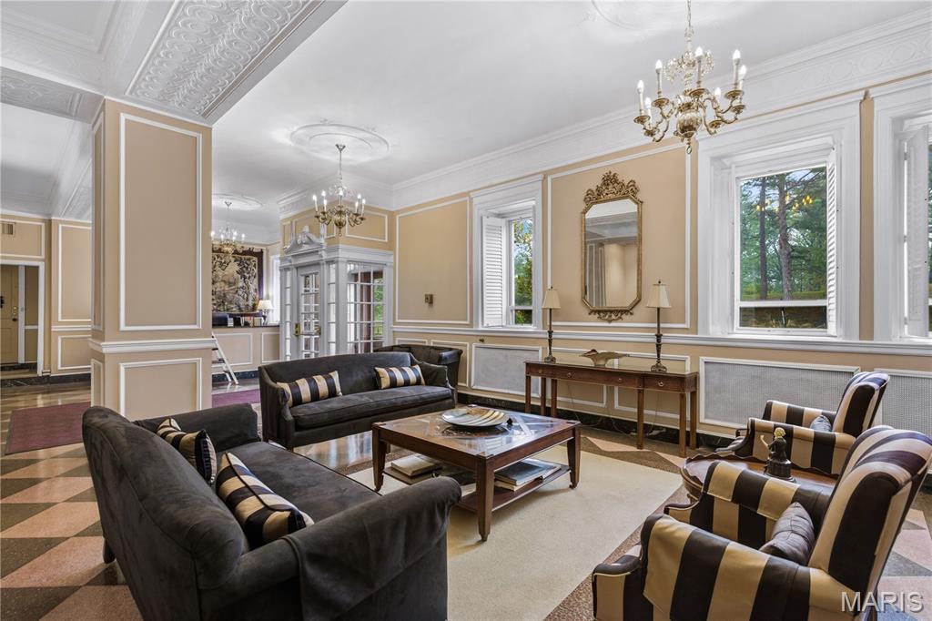 Versailles Condo - Residential