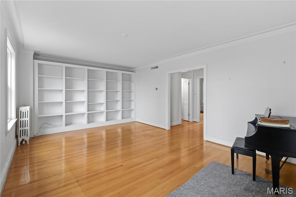 Versailles Condo - Residential