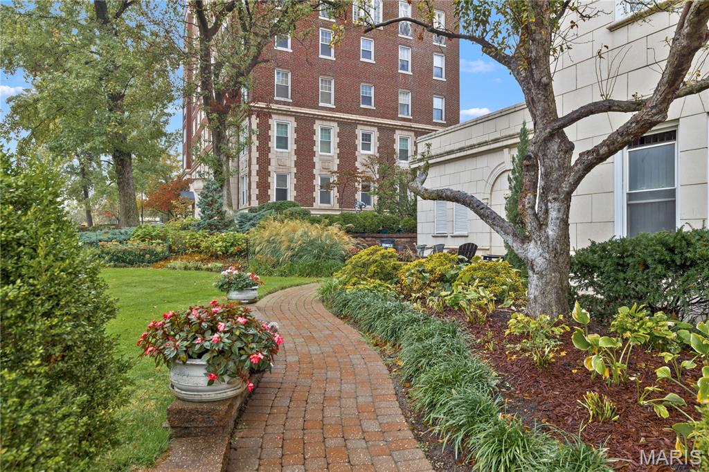 Versailles Condo - Residential