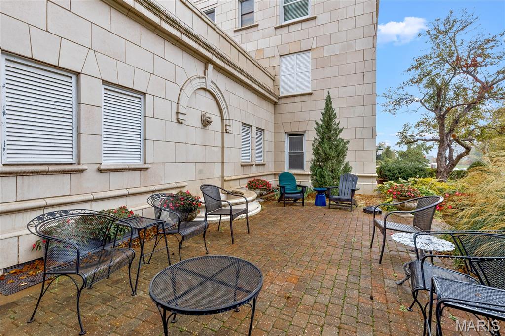 Versailles Condo - Residential