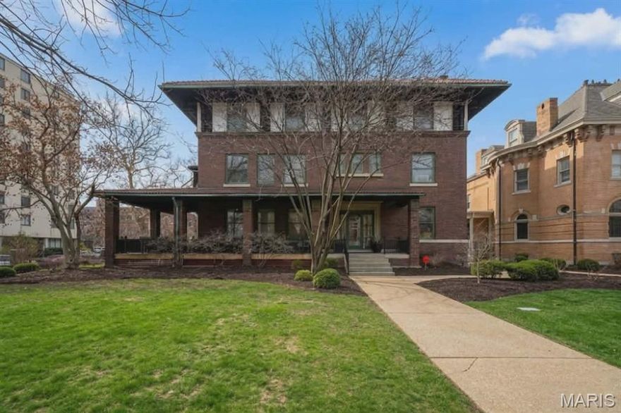 Imagine the possibilities with this 7000+ft2 building. 13 office rooms, 3 meeting areas, 5 baths, off-street parking and adjacent coach house. Law firm, architecture firm, mixed use, recording studio, BnB---you've got lots of options since the building has split commercial/residential use.