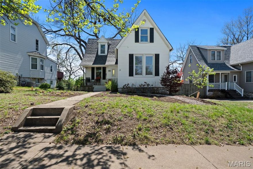 Welcome to this Clifton Heights cutie, where charm, character, and a little fun all come together just moments from the park (yes, the one with the swans). This delightful 1.5-story home offers 2 bedrooms and 1.5 bathrooms, along with tall ceilings, a spacious living room, a dining room, and a kitchen featuring granite countertops (& plenty of space for and island in the future). The fully renovated full bath on the 2nd level is as stylish as it is functional, ready for your daily routine or a little self-care moment. Out back things really shine… a HUGE backyard complete with a deck and large patio, giving you endless possibilities. Whether you're dreaming of a garden oasis, hosting summer BBQs, or setting up your very own volleyball match (ready, set, spike!), this space is ready to make it happen. All of this in a prime Clifton Heights location with easy access to Hwy 44, making city living feel both convenient and charming.