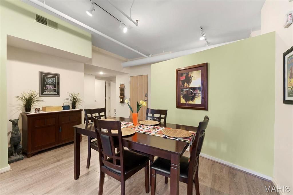 Photo of 915 Olive Street #1011, St Louis, MO 63101 (MLS # 26027024)