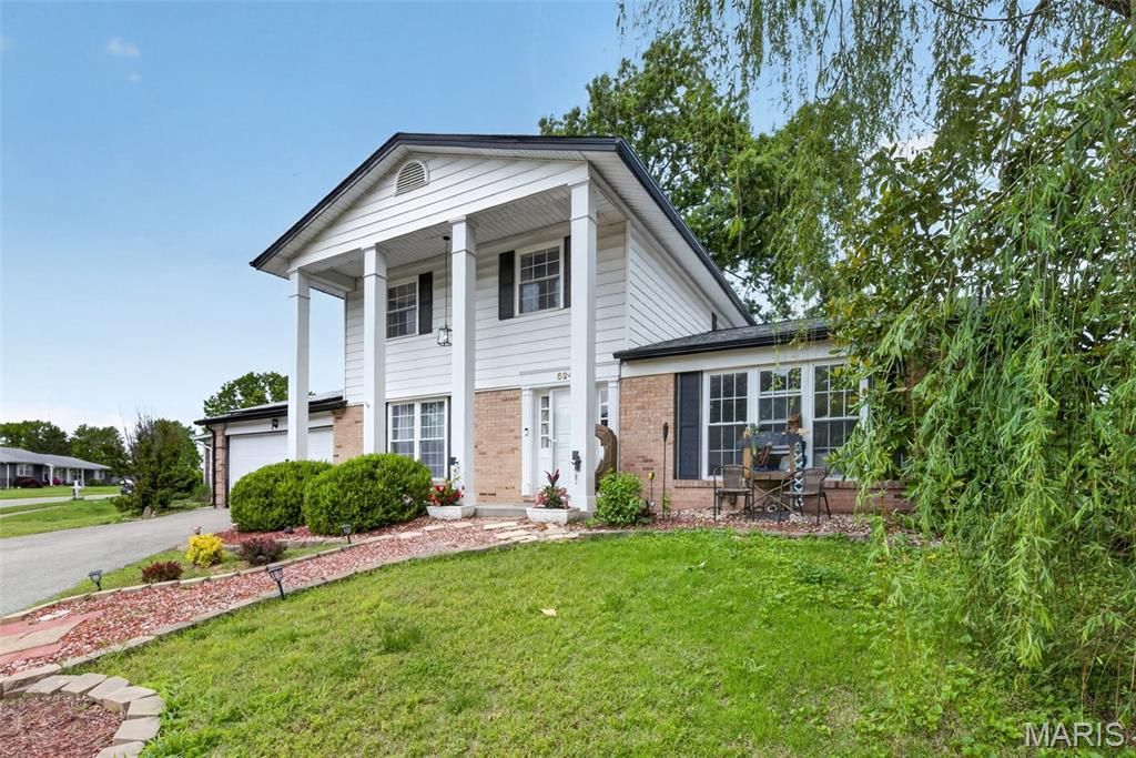 Photo of 5241 Brass Lantern Place, Mehlville, MO 63128 (MLS # 26028484)