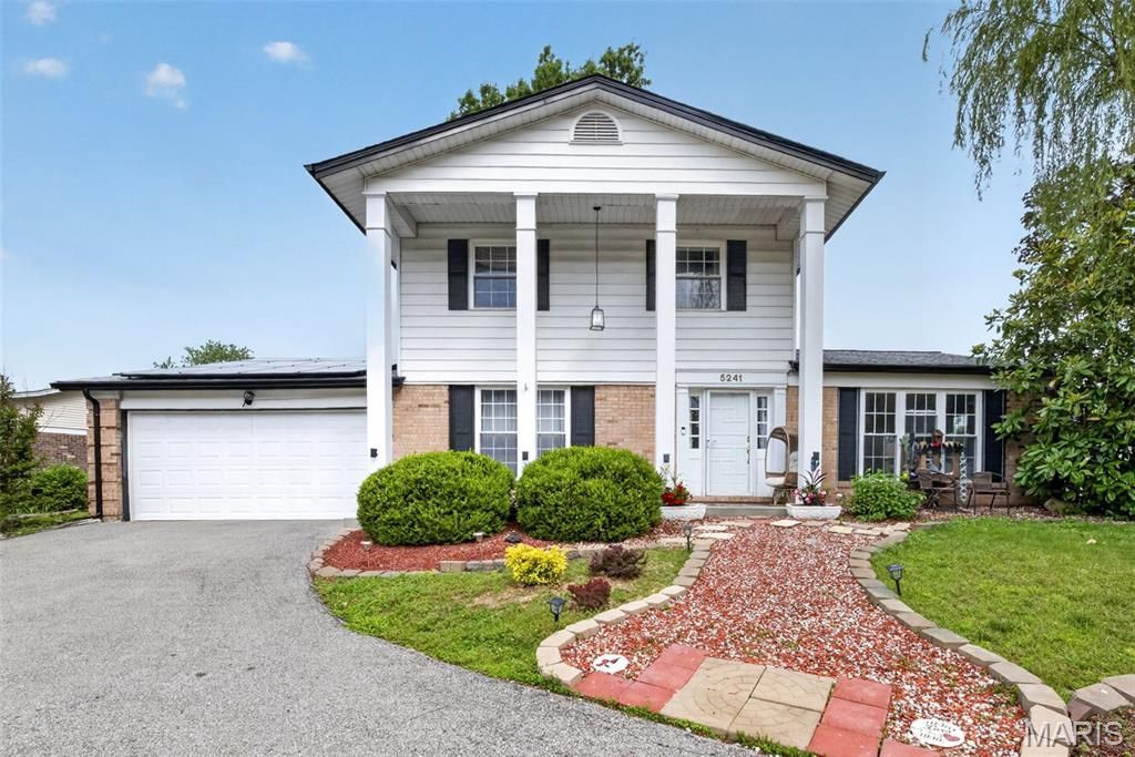Photo of 5241 Brass Lantern Place, Mehlville, MO 63128 (MLS # 26028484)