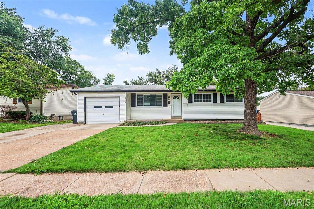 Photo of 1725 Yaqui Drive, Florissant, MO 63031 (MLS # 26037014)