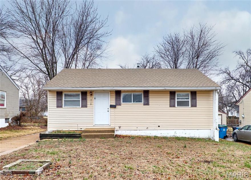 This 3 bed/1 bath home in Glasgow Village in St Louis, MO would make a nice starter home or an excellent rental property to add to your portfolio! New flooring and fresh paint have all been done for you! Not to mention the new HVAC system and new oven. Set up your showing today!