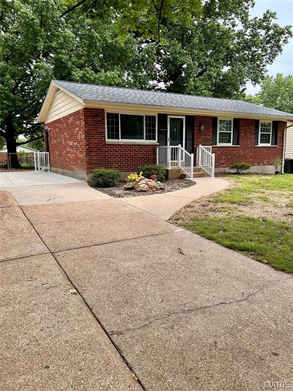 Photo of 7374 Tannoia Drive, Hazelwood, MO 63042 (MLS # 26032188)
